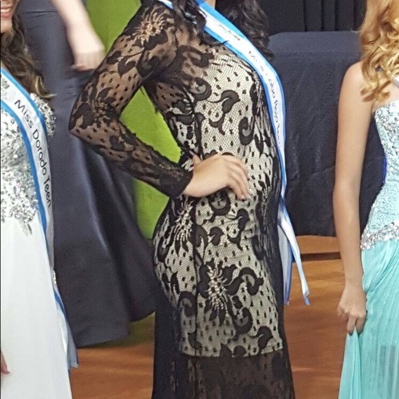 DRESSES - Picture 4 of 6